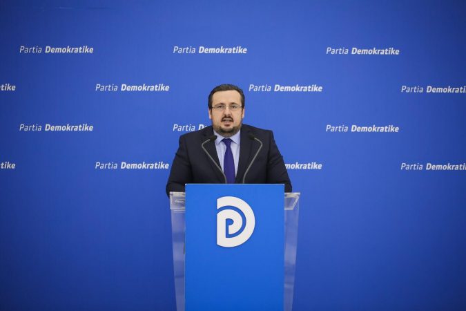 PD: Rama thotë faturat do i paguani me dhunë se më duhen lekët, ama qiratë mos i paguani