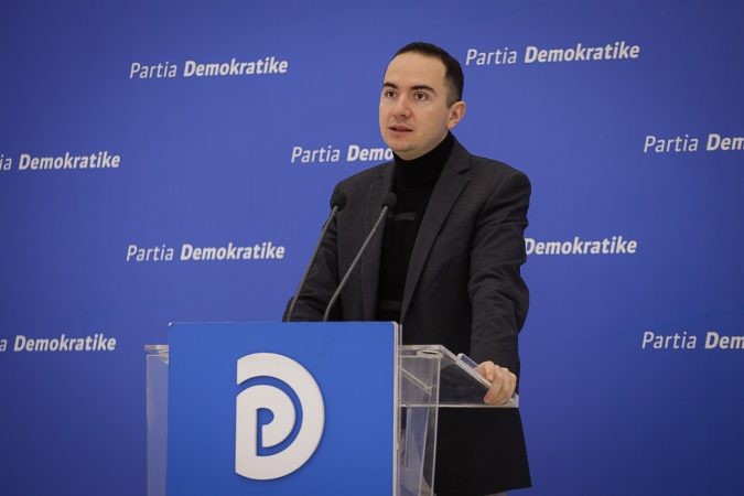 Salianji: Të papunët më të paguar dënojnë me 15 vite burg ata që dalin nga shtëpia për një racion ushqim