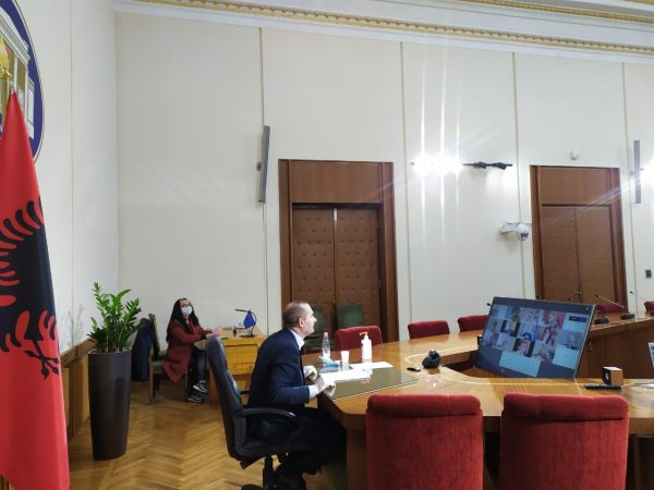 Meta i ktheu për rishqyrtim, Komisioni I Ligjeve rrëzon dy dekrete të Presidentit