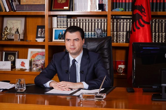 Basha publikon planin me 5 pika të daljes nga emergjenca (VIDEO)