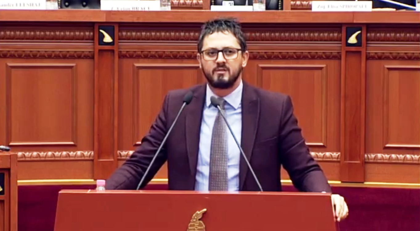 Deputeti sulmon Ilir Beqjan: Duam mjek psikiatër në Parlament, ka ikur nga mendorja