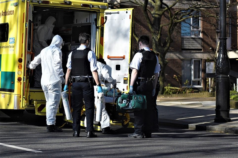 828 të vdekur brenda 24 orëve nga COVID-19 në Angli