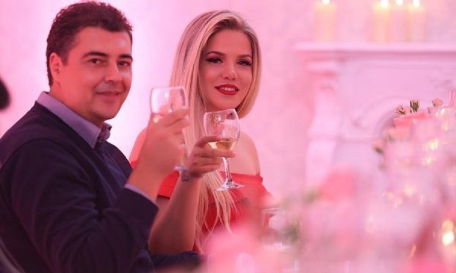 Njohja e Rezarta Shkurtës me Ermal Hoxhën nga një përplasje makine!