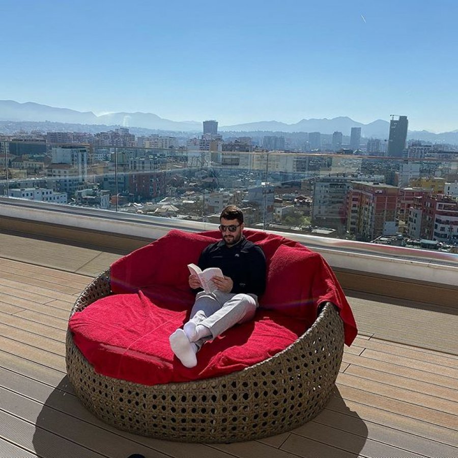 Si e festoi në karantinë 28-vjetorin e lindjes djali i biznesmenit të njohur