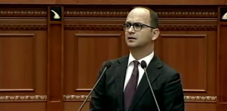 Bushati kundër kontratës koncesionare në Porto Romano: Kemi thënë që do i anulojmë, po i kthejmë shpinën shqiptarëve