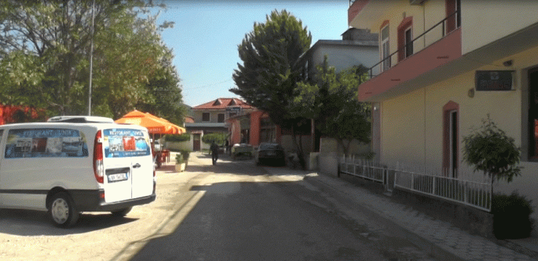 Vdiq në karantinë në Durrës pas mbërritjes nga Italia, 60-vjeçari përcillet në banesën e fundit