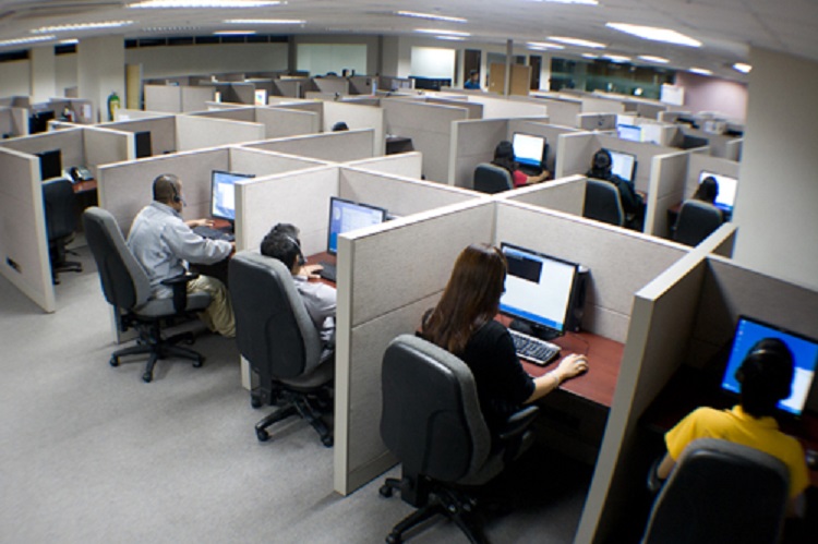 Pandemia Covid-19/ “Call Center”-at nisin shkarkimet e punonjësve