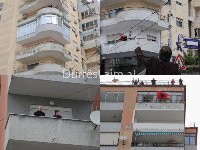 Si u “ndez” lagjja nr.1 në Durrës nga “Koncert në karantinë” (FOTO & VIDEO)