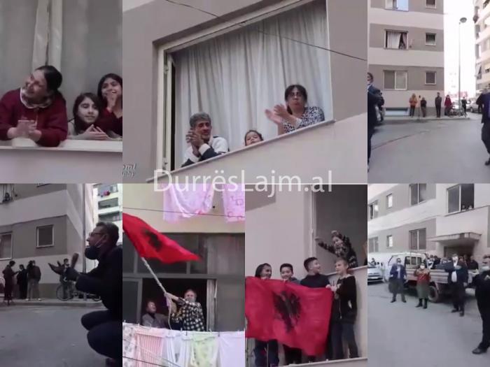 Durrës, banesat sociale, stacioni i radhës i “Koncert në karantinë” (FOTO & VIDEO)