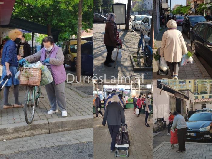 “Nuk mund të jetojmë vetëm me miell e makarona!” Pensionistët e Durrësit e thyejnë urdhrin dhe dalin për pazar (FOTO)