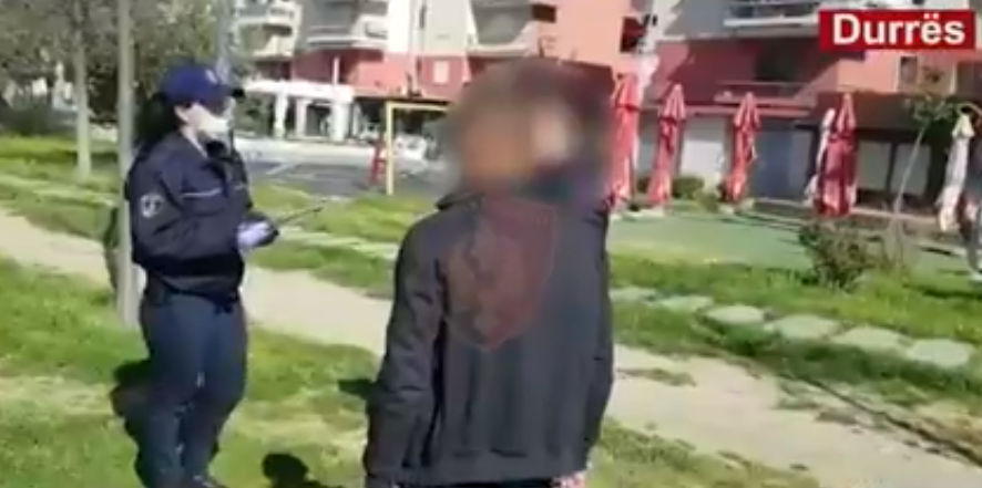 615 këmbësorë të gjobitur në 24 orë/ Mbante dokument si punonjës i UKD për të lëvizur i lirë, procedohet nga policia