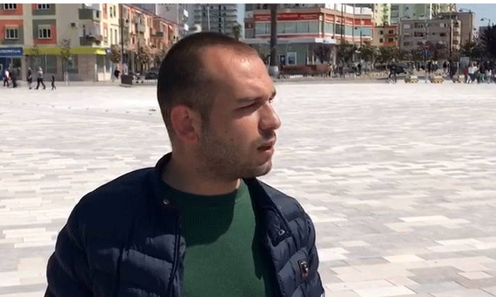 U dhunua nga polici dhe shoku i tij një ditë më parë, flet i riu: Më preu rrugën me makinë e nisi të gjuante me sqepar