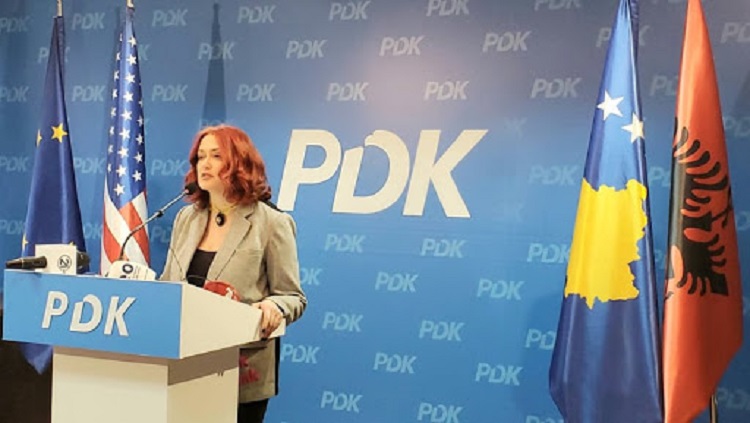 Kërcënohet publikisht deputetja e këngëtarja e njohur Eliza Hoxha: Je e vdekur!