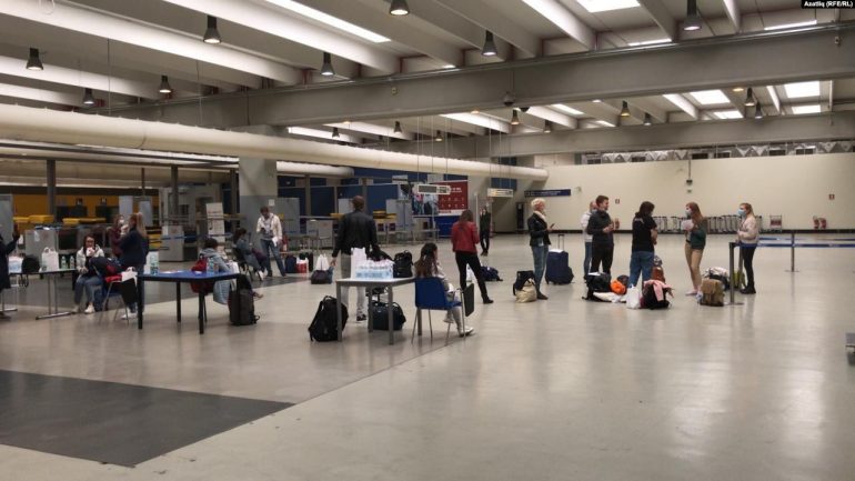 Situata drejt përmirësimit, Italia rihap 2 aeroporte