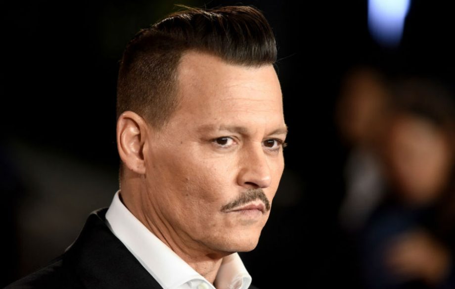 Johnny Depp i bashkohet Instagramit, rekord ndjekësish