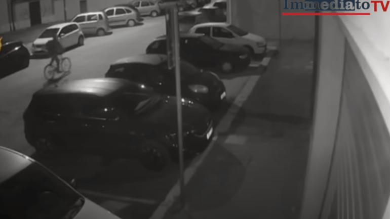 Tatuazhi “tradhtoi” të riun shqiptar, të akuzuar për dy atentate (VIDEO)