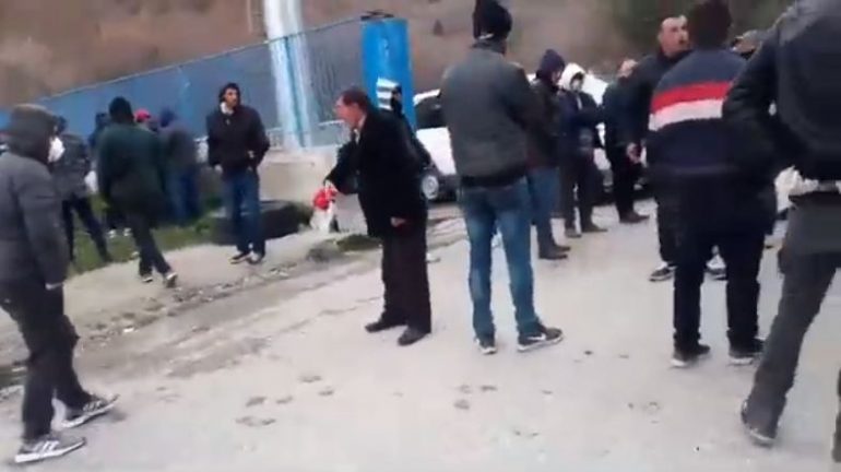 17 emigrantë lejohen të hyjnë në Shqipëri, 25 të tjerë ende të bllokuar në Kapshticë