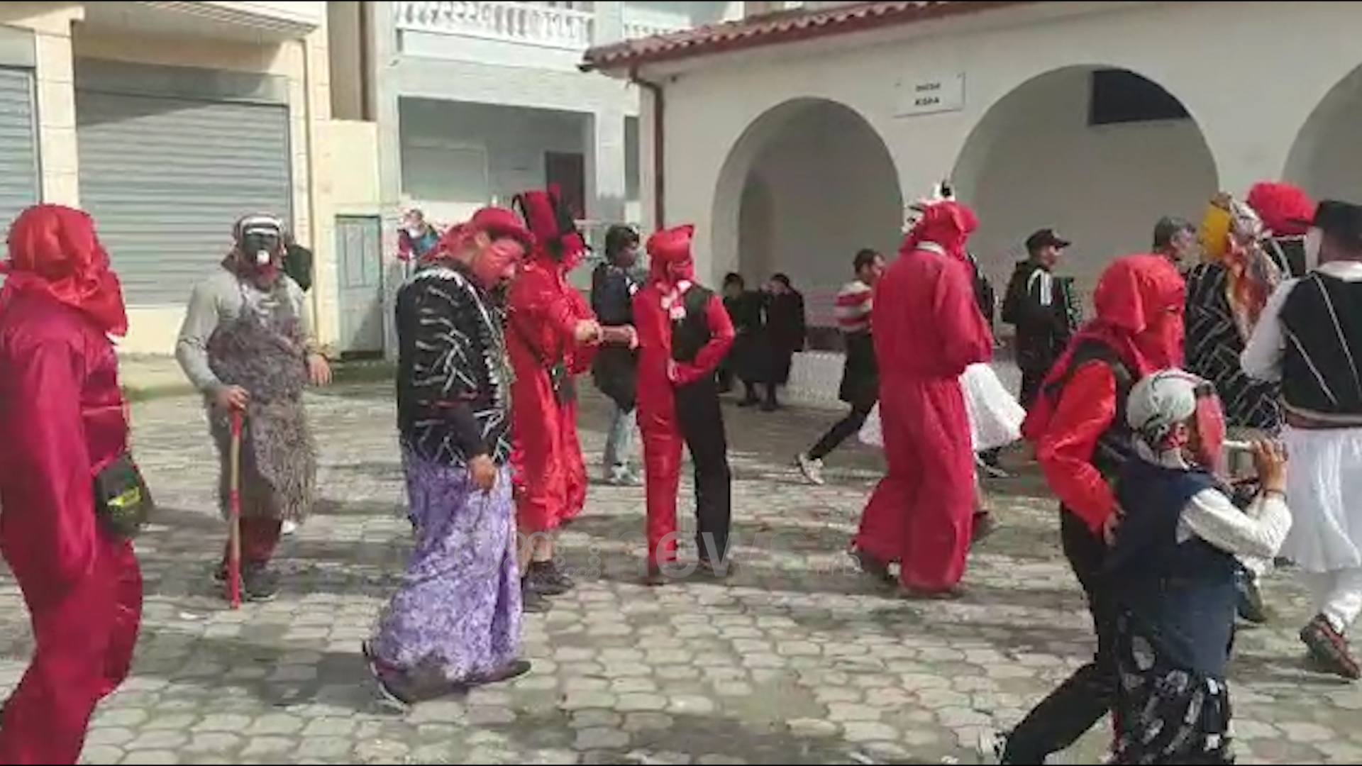 Fshati Nartë harron Covid-19, festojnë karnavalet për t’i uruar mirëseardhjen pranverës