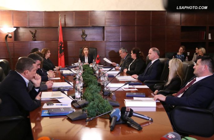 Më 27 prill rifillon puna në të gjitha gjykatat e vendit