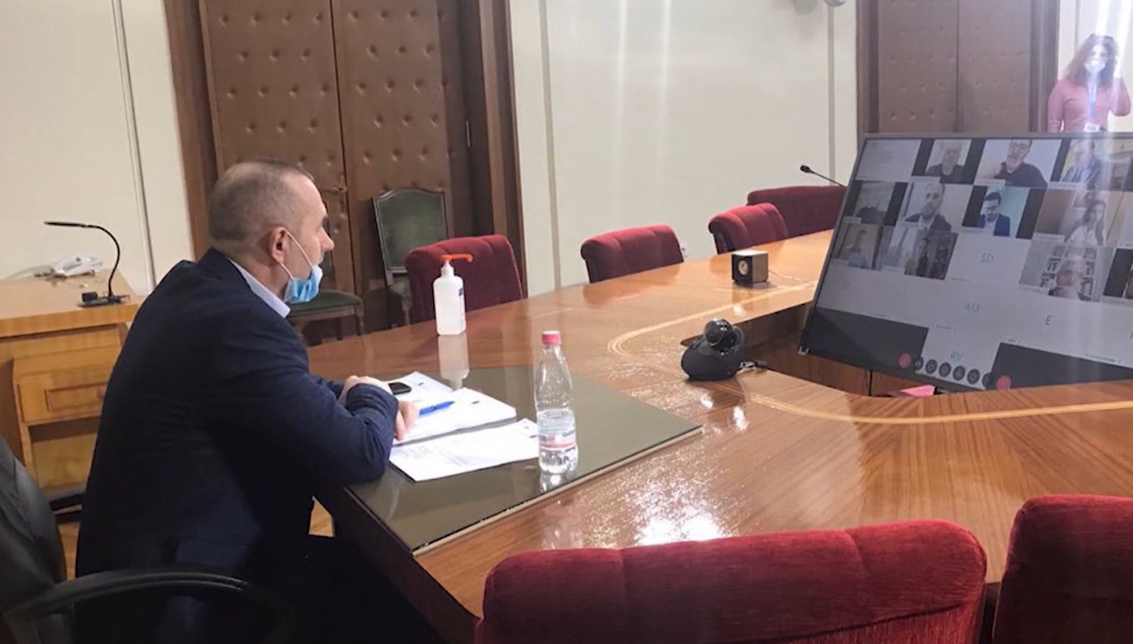 Zbuten dënimet në Kodin Penal: Kush thyen karantinën nga gjobë deri në 3 vjet burg!