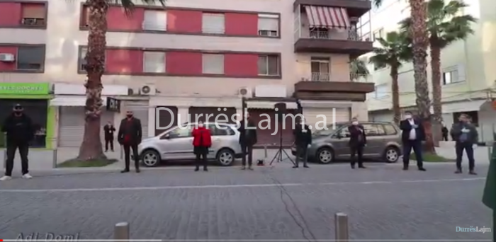 “Koncert në karantinë” zbret në bulevardin “Dyrrah” (VIDEO)