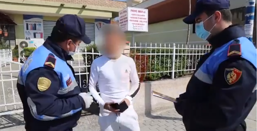 111 persona dolën pasdite pa arsye, gjobiten edhe 9 njësi tregtie (VIDEO)