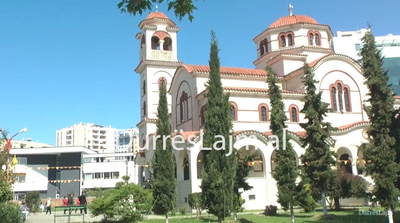 E premtja e madhe e besimtarëve ortodoksë, At Spiro Kostoli: Këtë herë Pashkët do t’i kremtojmë me pjesëmarrje shpirtërore në kishë (VIDEO)