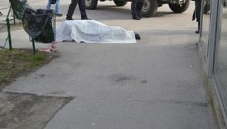 70-vjeçari gjendet i pajetë në rrugë, dyshimet e para