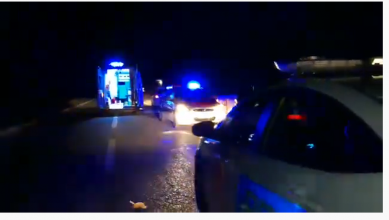 Sherr mes të rinjve, i plagosuri dërgohet në spital me fraktura në trup