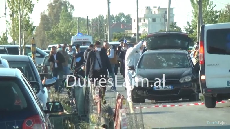 Durrës, makina e dy vëllezërve e bërë shoshë nga plumbat (FOTO & VIDEO)
