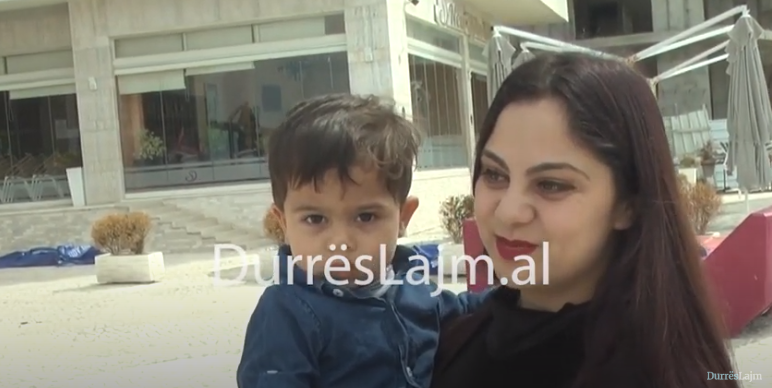 Si dallëndyshet e pranverës, fëmijët mbushin Durrësin me cicërimat e tyre (VIDEO)