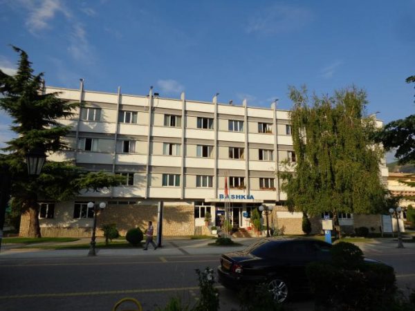 Bizneset në Pogradec 0 tarifë vendore për prillin, Bashkia shtyn pagesat pas muajit qershor