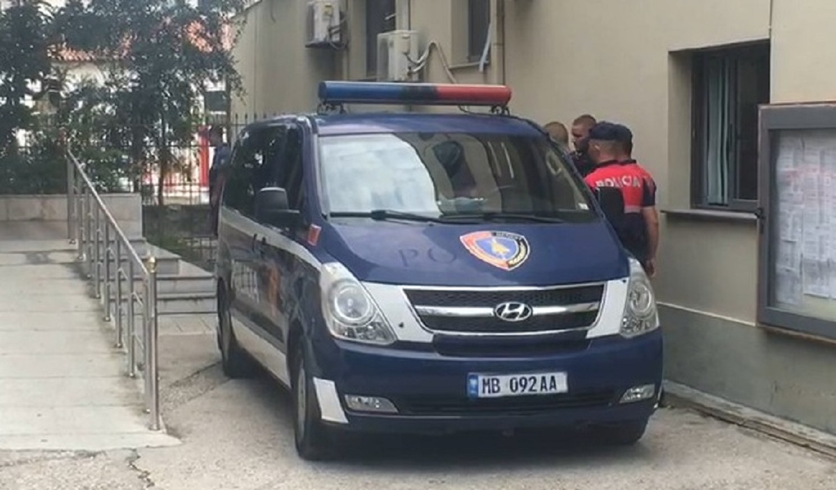 Arrestohen punonjësi i Gjendjes Civile dhe ish-drejtori i shkollës, si e kaluan nxënësin e përjashtuar