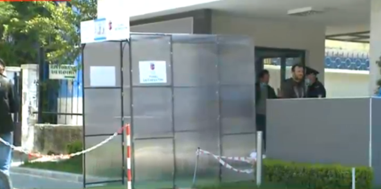 Tre efektivë policie në Tiranë dalin pozitivë me koronavirus