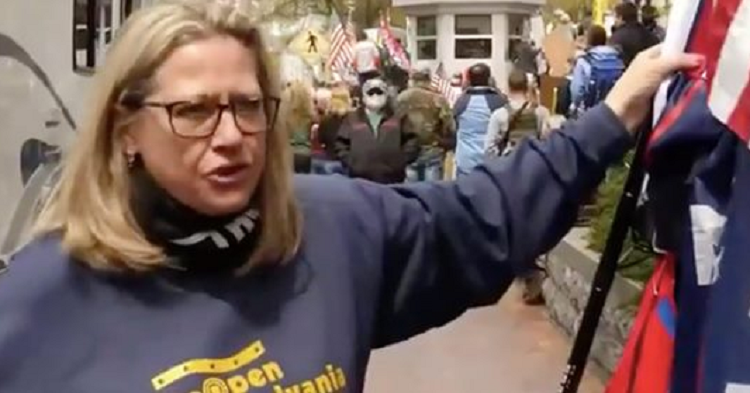 Protestuesja antikarantinë thotë se nuk beson te shkenca, por te Zoti