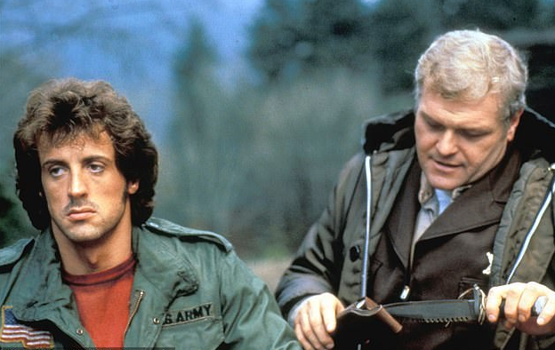 Vdes aktori i njohur amerikan, interpretoi përkrah “Rambos”