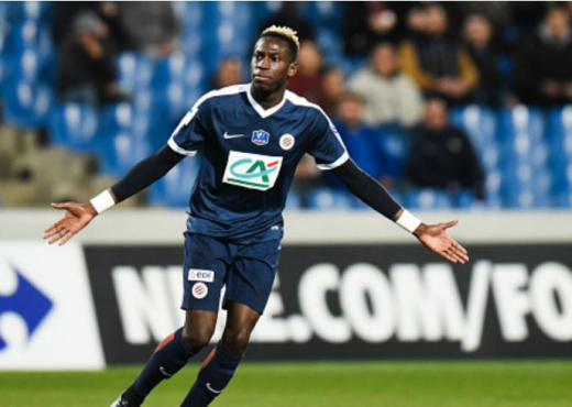 Rezultoi pozitiv me koronavirus, futbollisti 23-vjeçar në gjendje të rëndë, futet në terapi intensive