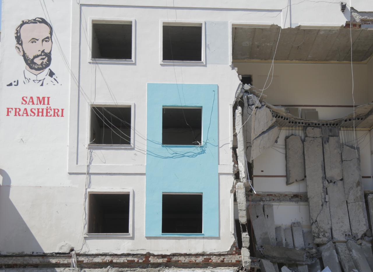 Anulohen 10 tendera për rindërtimin, mes tyre dhe ai për shkollën “Sami Frashëri”