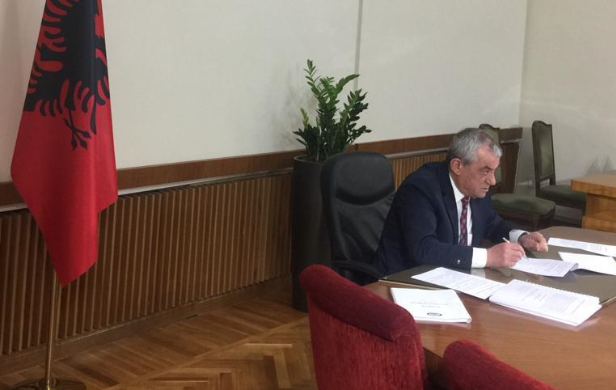 Byroja e Kuvendit vendos përgjysmimin e pagës së deputetëve për 3 muaj