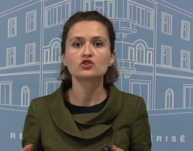 Besa Shahini: Shkollat do të hapen vetëm për maturantët, ja data