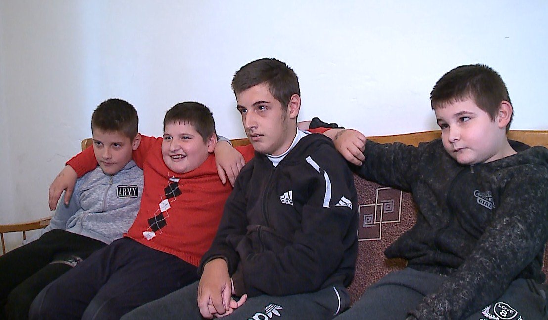 Jeta e vështirë në izolim për familjen në Sukth me fëmijë të sëmurë