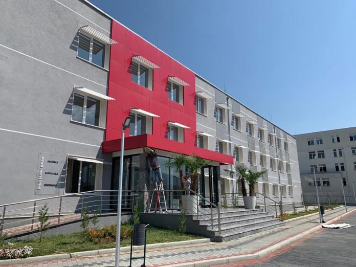 Elbasan, kërcënohet drejtori i urgjencës