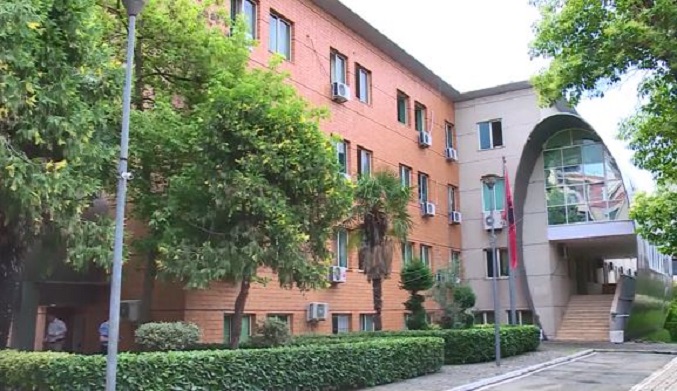 “Paga e luftës” prej 40 mijë lekësh për të punësuarit, ja kush përfiton dhe ku duhet të aplikojë si dhe kush është përjashtuar