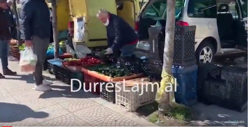 Tregtarët në Durrës: Puna ka rënë e prodhimi është i tepërt, po shkon dëm (VIDEO)