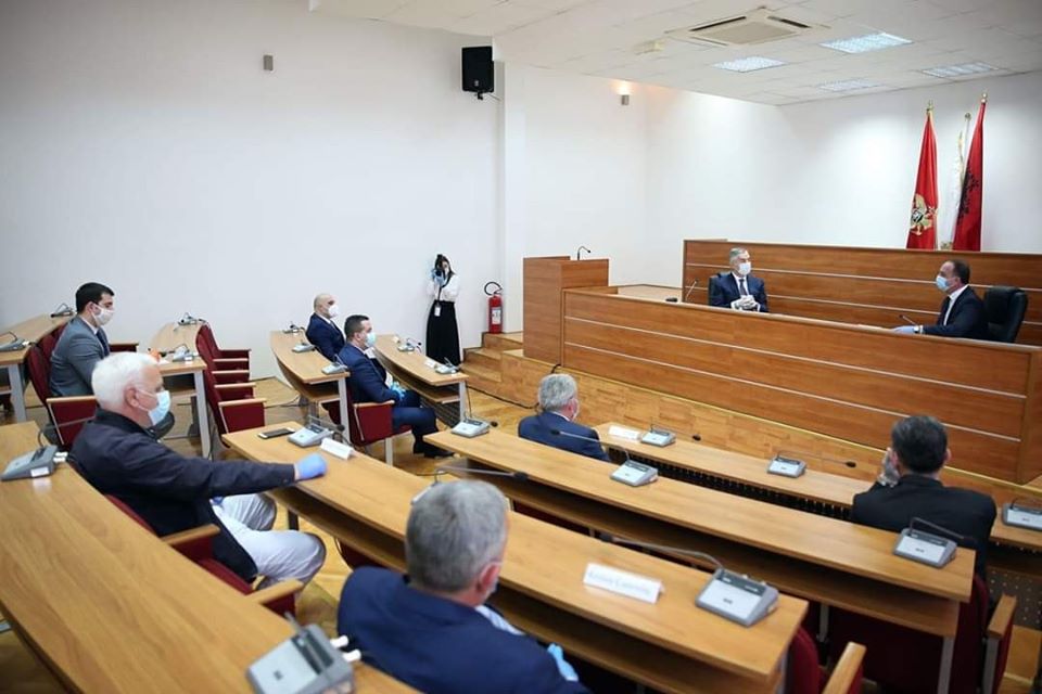 Meta përshëndet vizitën e Gjukanoviç: Jemi pranë shqiptarëve të Tuzit