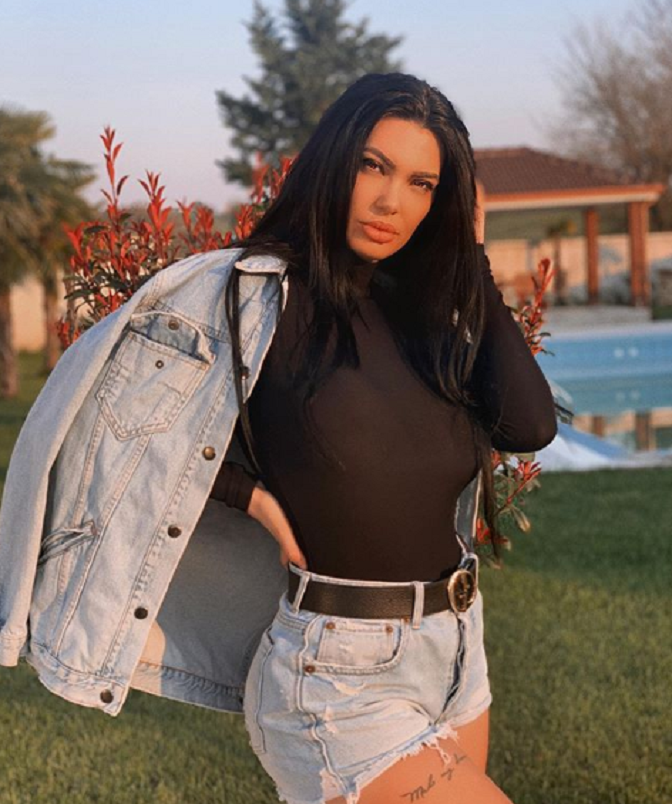 Zaimina poston foton me bikini: Nëse ti e sheh, të bën të …