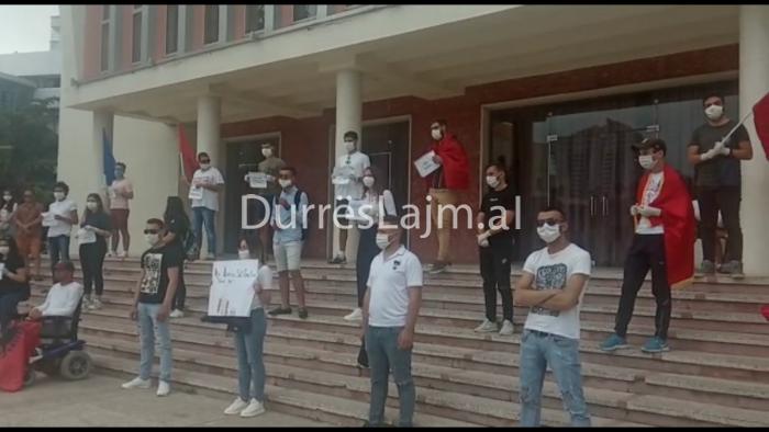 Shoqërohen në komisariat dy organizatorët e protestës në Durrës