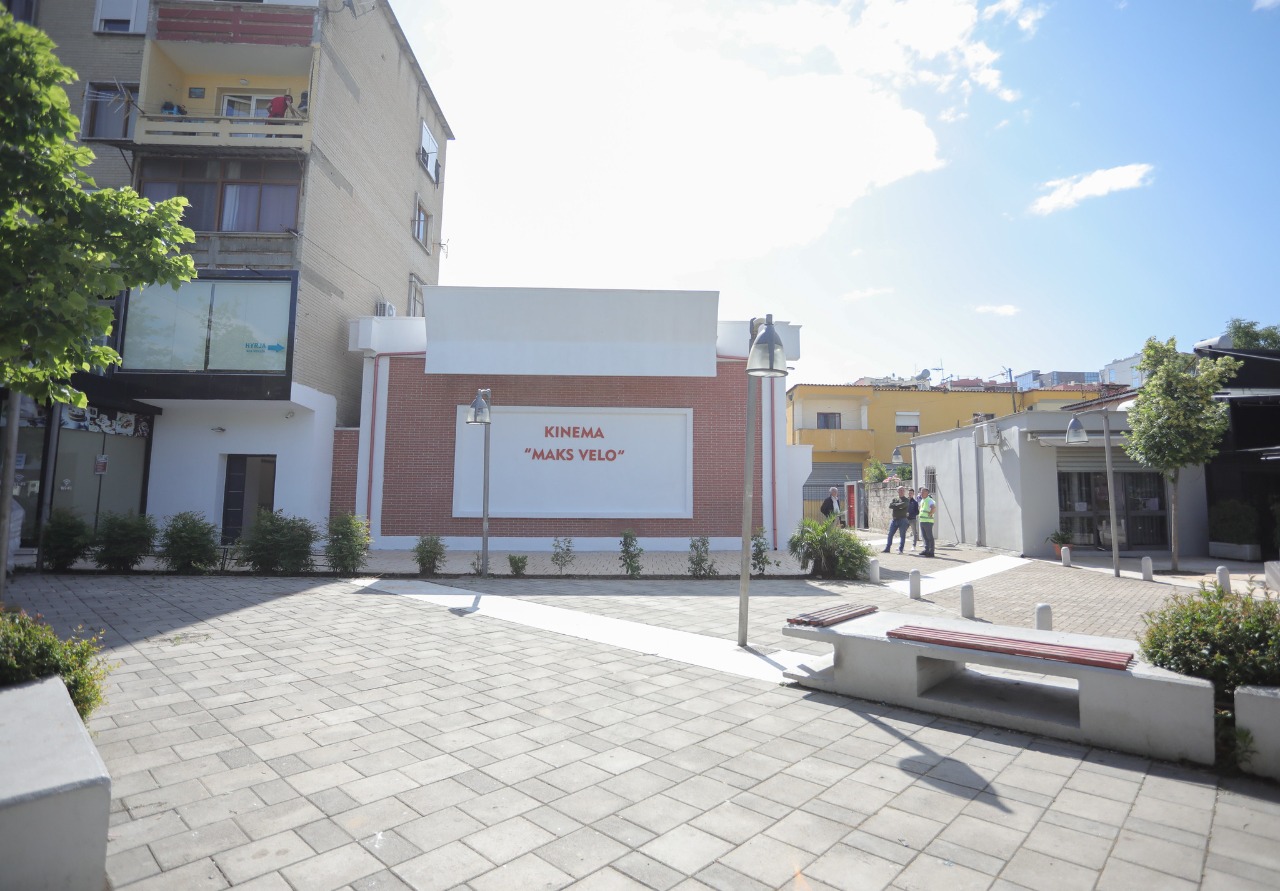Përurohet kinemaja “Maks Velo” në Laprakë, e projektuar nga vetë arkitekti në vitet ’70