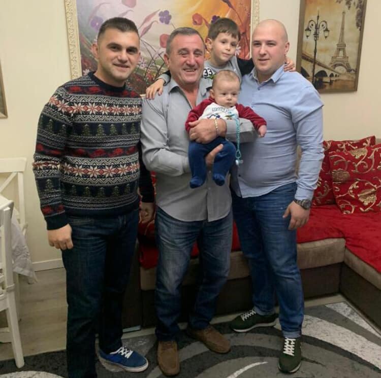 Niko Jani, një nga legjendat e futbollit durrsak feston 64-vjetorin e lindjes!