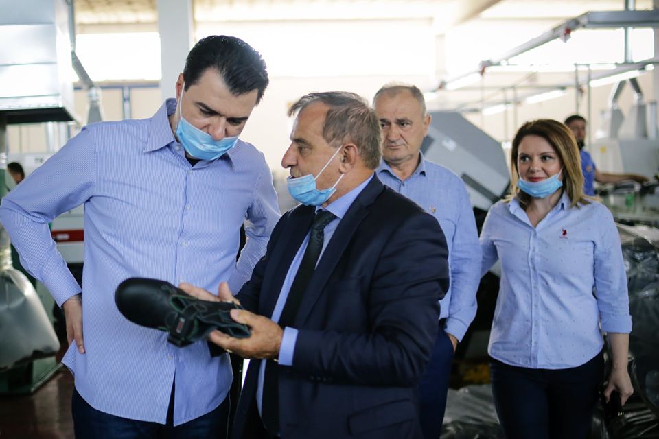 Basha në fasoneri në Fushë Krujë: Edhe në kohë emergjence, Rama zgjodhi të ndajë paratë me oligarkët